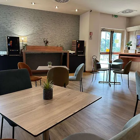 Novotel Est Hotel 4*