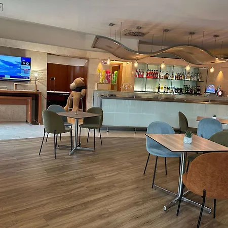 Hotel Novotel Est 4*