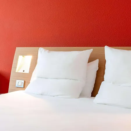 Hotel Novotel Est 4*