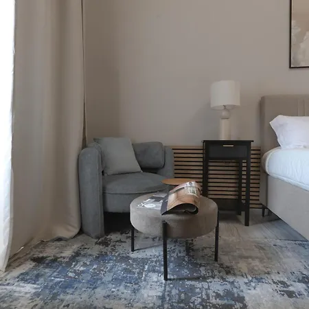 Piramide Deluxe Apartment *