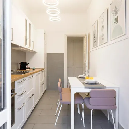Piramide Deluxe Apartment *