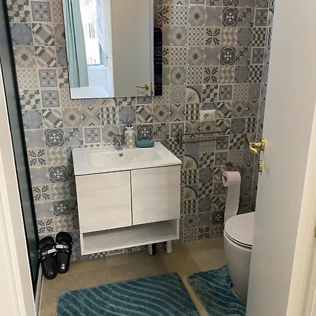 Guest house Youroominrome *