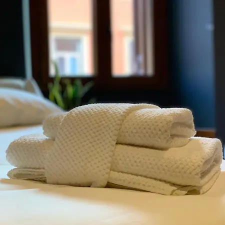 San Lorenzo Elegance - Just Steps From The Colosseum *