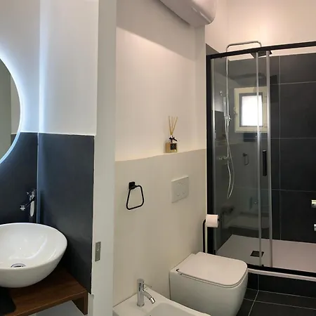 San Lorenzo Elegance - Just Steps From The Colosseum Apartment *