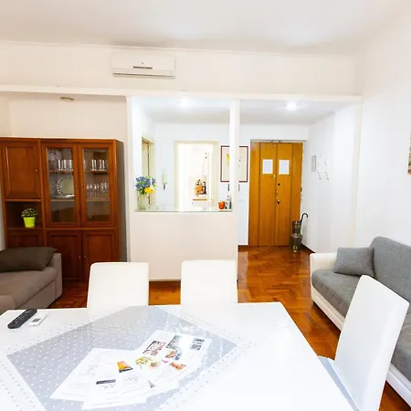 Appartamento Vespasiano 49 *