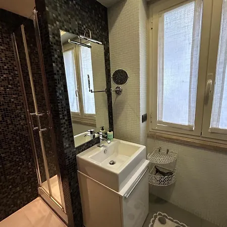 Metro A Apartment