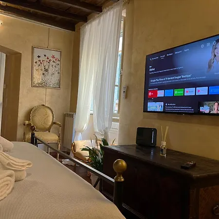 Italy Typicall Campo Di Fiori Apartment
