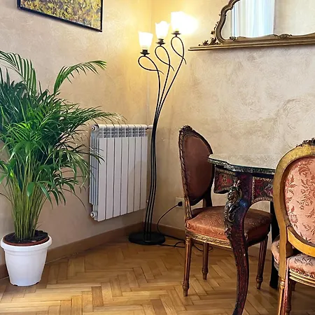 Italy Typicall Campo Di Fiori Apartment