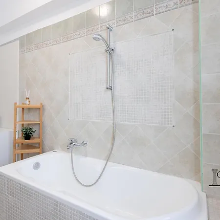 Guest house Caput Mundi - 100mt To Metro A, Terrace, A-c, 15 Min To Center