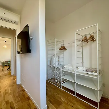 Metro Marconi - Quarter Apartment *