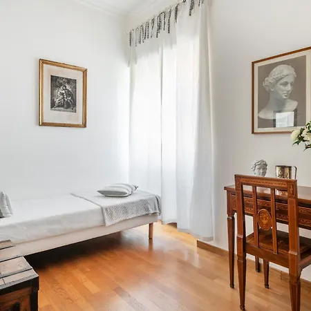 Apartment La Dimora Dell'antiquario Rome