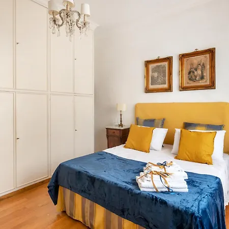 La Dimora Dell'antiquario Apartment *