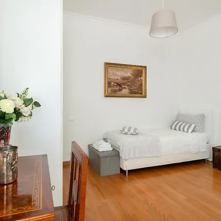 La Dimora Dell'antiquario Apartment *