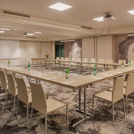 Hotell Nh Carpegna 4*