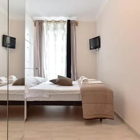 Budget 2 A Fontana Apartment