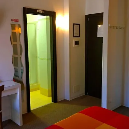 Almi Bed and Breakfast 3*