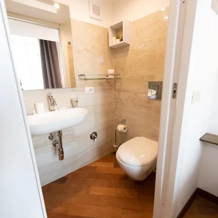 The Rent - Spacious Multi-room On Via Cavour * Rome
