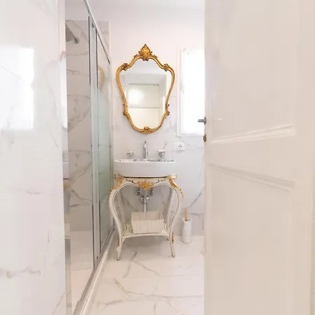 The Rent - Spacious Multi-room On Via Cavour Apartment *