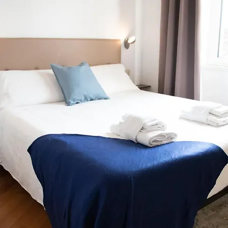 The Rent - Spacious Multi-room On Via Cavour Apartment