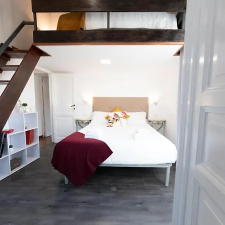 The Rent - Spacious Multi-room On Via Cavour Apartment *
