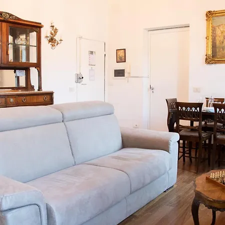 The Rent - Spacious Multi-room On Via Cavour Apartment Rome
