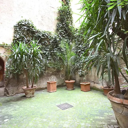 Navona Large 1br House Rome
