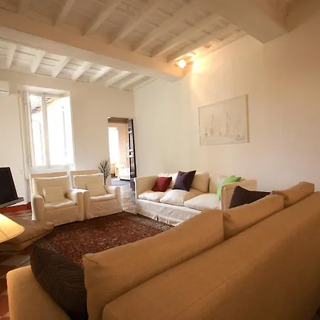 Navona Large 1br House Rome