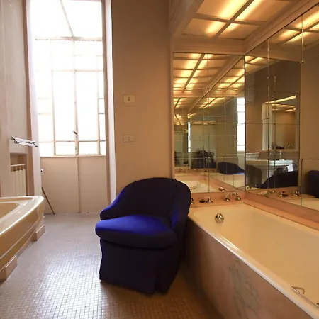 Navona Large 1br House