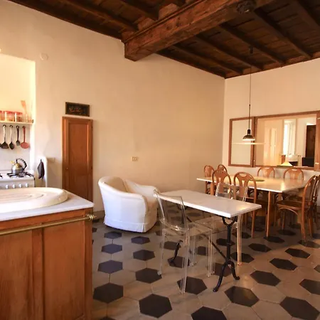 Navona Large 1br House Apartment