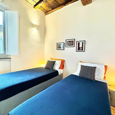 Vetrina In Luxury Apartment Rome