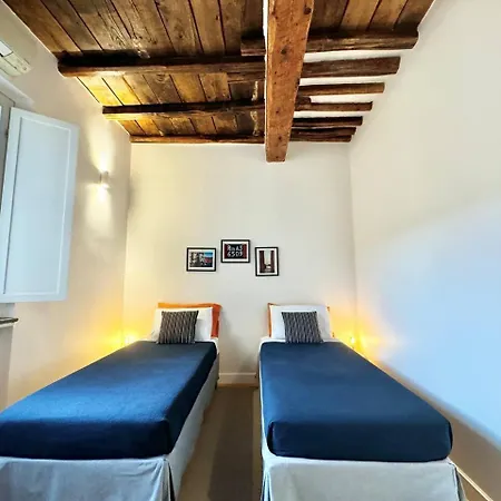 Vetrina In Luxury Apartment Rome