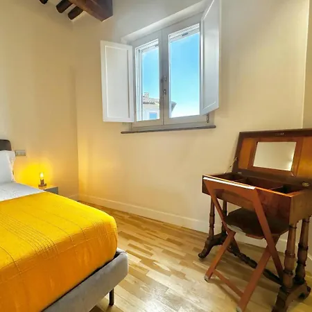 Vetrina In Luxury Rome