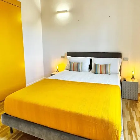 Vetrina In Luxury Apartment Rome