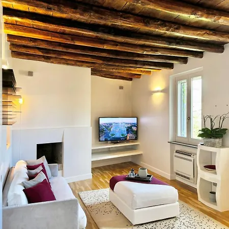 Vetrina In Luxury Apartment