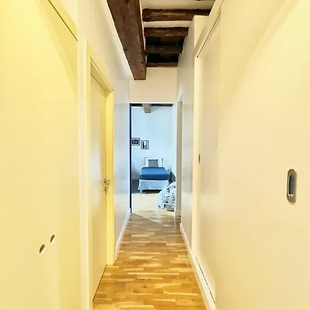 Vetrina In Luxury Apartment