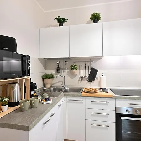 Monti Luxury Patio Apartment *
