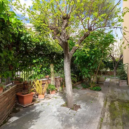 Garden Escape Apartment