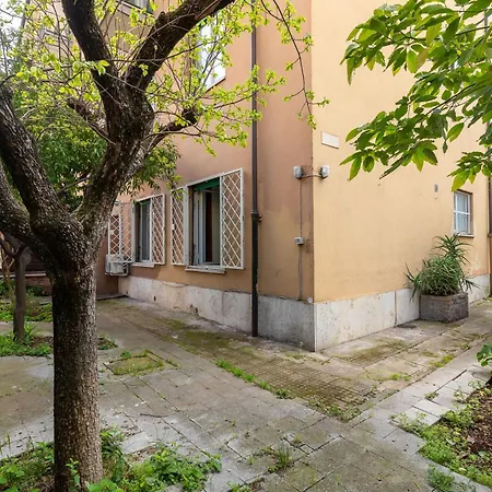 Apartment Garden Escape