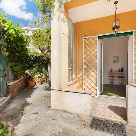 Apartment Garden Escape *