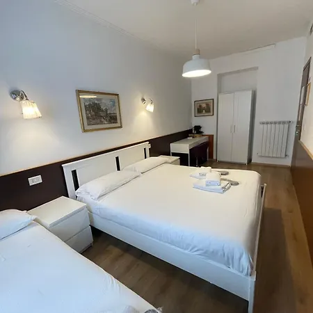Gold House Guest house *
