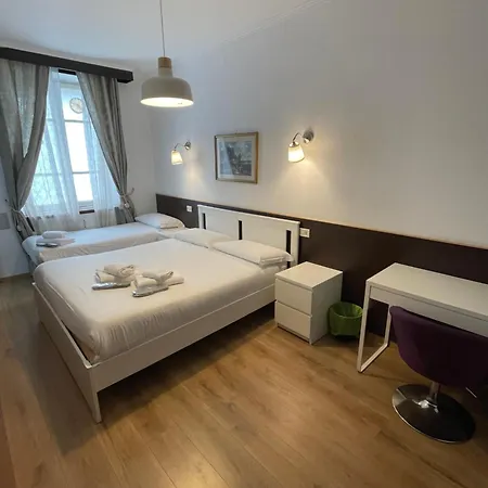 Gold House Guest house *