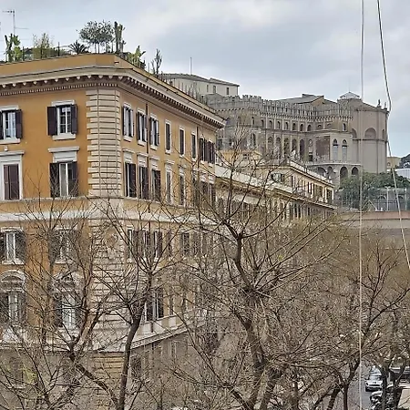 Lux San Pietro Apartment *