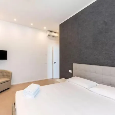 Ampli De 3-habitacions A Apartment *