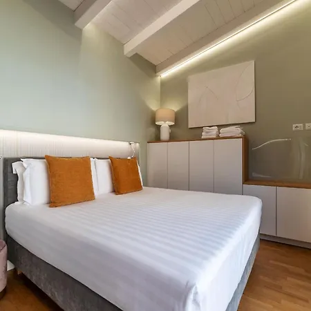 Rasella 21 - Fromhometorome * Roma