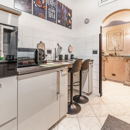 Chiara - Tiburtina Train Station Apartment *