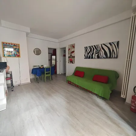 Clara's Con Ingresso Indipendente * Rome