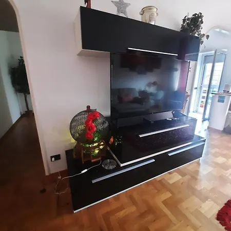 Tourist Rome, Cinecitta Apartment