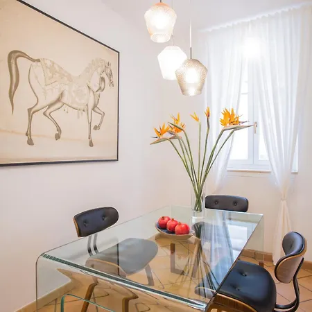Domus Regola Luxury Apartment