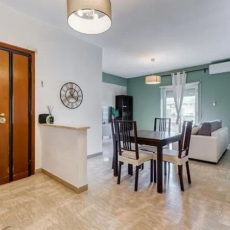 Apartment Cozy Boho-style Near Metro A