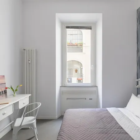 Trastevere Modern 4br 4baths, Wifi, Ac, Custom Kitchen, Living Rome